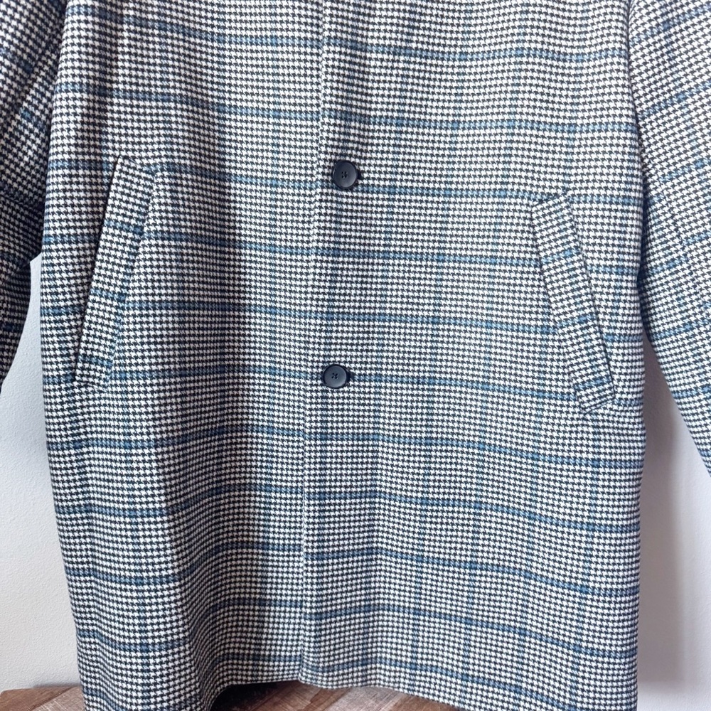 Old Navy Women's Black and White Checkered Trench Coat - Picture 3 of 9